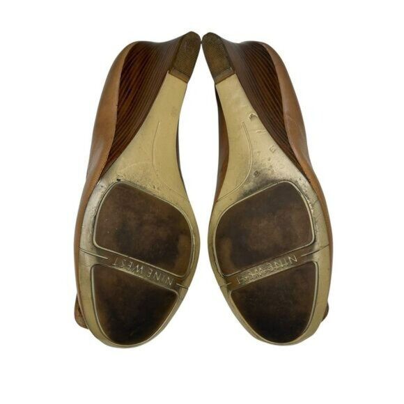 Nine West Stacked Wedge Heel Leather Pumps Camel Tan Gold Tone Hardware Size 6M - Picture 10 of 15
